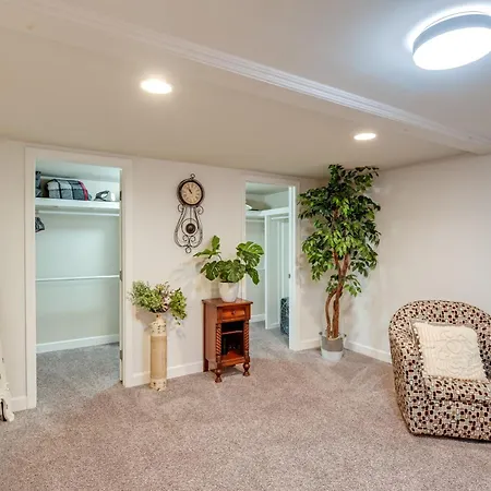 Apartment Old Hickory Hideout: Charming W/ Deck! *