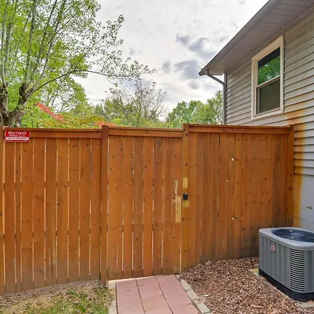 Old Hickory Hideout: Charming W/ Deck! Apartment *