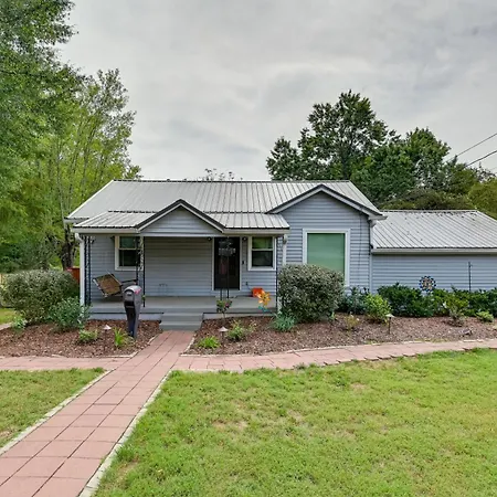 Old Hickory Hideout: Charming W/ Deck! Apartment