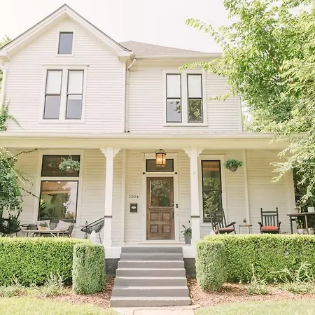 Historic Gem 4 Bedroom With Pool, Walk To Hotspots Nashville