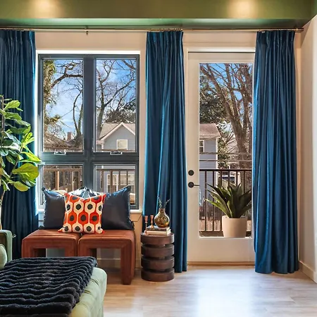 Three King With Pool Gym Balcony & Garage Right On Music Row Downtown Views From Rooftop Walk To Rca B & Local Dining Under 2 Miles To Broadway Elevator Access 24 Hr Hospitality