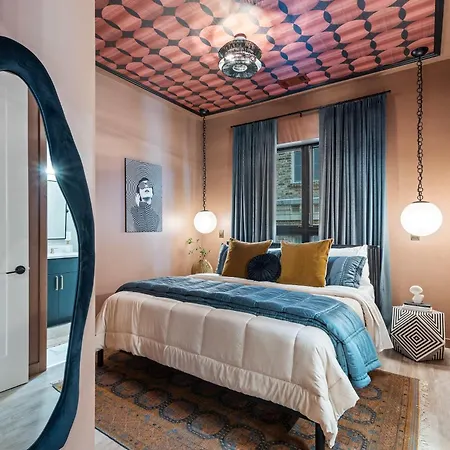 Three King With Pool Gym Balcony & Garage Right On Music Row Downtown Views From Rooftop Walk To Rca B & Local Dining Under 2 Miles To Broadway Elevator Access 24 Hr Hospitality