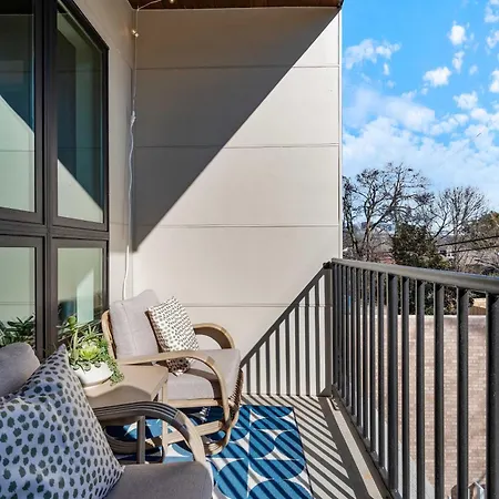 Three King With Pool Gym Balcony & Garage Right On Music Row Downtown Views From Rooftop Walk To Rca B & Local Dining Under 2 Miles To Broadway Elevator Access 24 Hr Hospitality Holiday home *