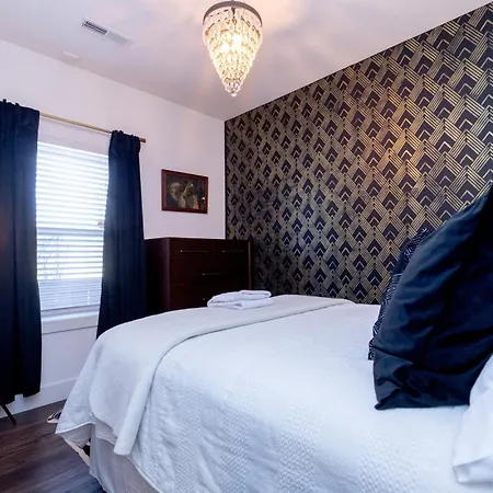 Broadway Breeze Escape Modern Comfort Nashville