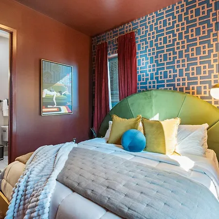 Holiday home Three King With Pool Gym Balcony & Garage Right On Music Row Downtown Views From Rooftop Walk To Rca B & Local Dining Under 2 Miles To Broadway Elevator Access 24 Hr Hospitality Nashville