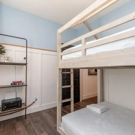 Broadway Breeze Escape Modern Comfort Nashville