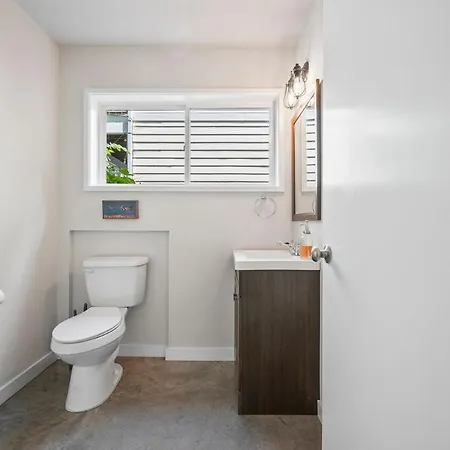 Walk & Bike-stunning Natural Light! 13 Mins To Downtown Holiday home