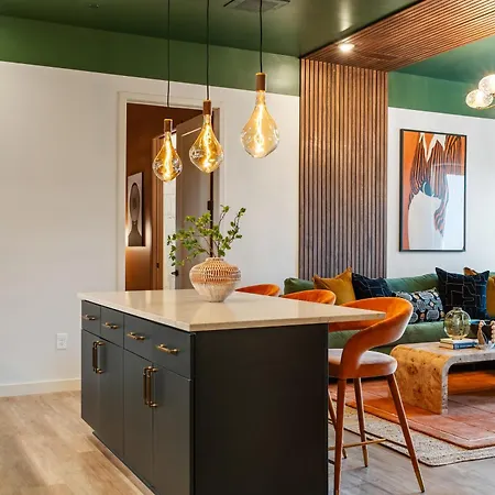 Holiday home Three King With Pool Gym Balcony & Garage Right On Music Row Downtown Views From Rooftop Walk To Rca B & Local Dining Under 2 Miles To Broadway Elevator Access 24 Hr Hospitality