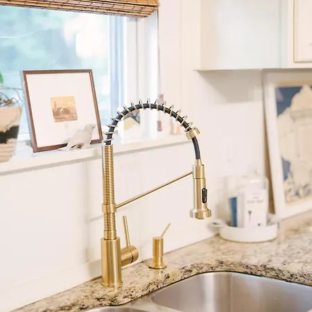 Historic Gem 4 Bedroom With Pool, Walk To Hotspots Holiday home Nashville