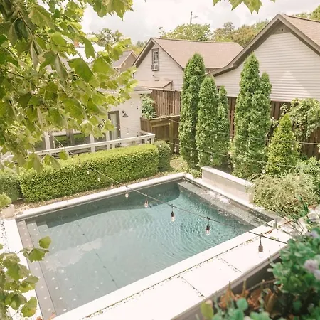 Historic Gem 4 Bedroom With Pool, Walk To Hotspots Holiday home Nashville
