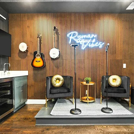 Iconic Ryman Revival - Pews Murals & Karaoke