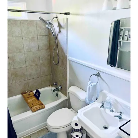 Cozy Duplex, 4 Beds, Near Downtown Apartment Nashville