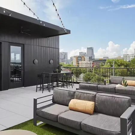 Oasis At The Muse Modern 2br With Balcony & Rooftop Views Nashville