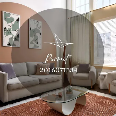 Courtyard Penthouse, Kings Beds & Soaring Ceilings, 1 Of 7 Themed Lofts At Cowrite, Find Coffee And Tacos Downstairs, Complimentary Spin Class, Walk To Shopping In 12 South, 10 Minutes To Broadway, Parking, 24 Hr Hospitality *