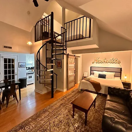 Apartment Walk To Broadway - Free Gated Parking - Cozy *