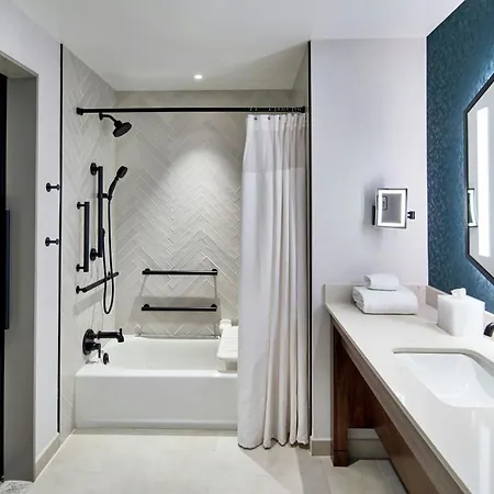 Hotel By Marriott Downtown/convention Center 3*