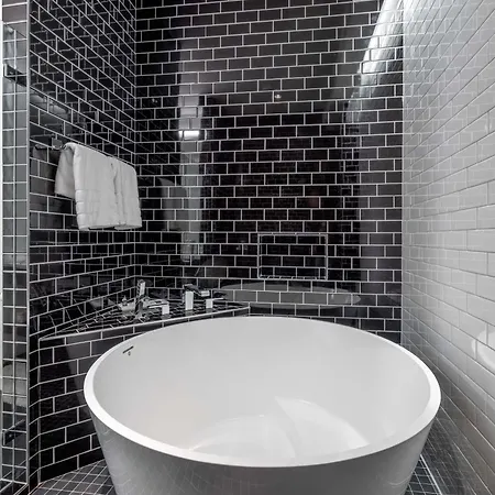 Hotel 121 By Avantstay 4*