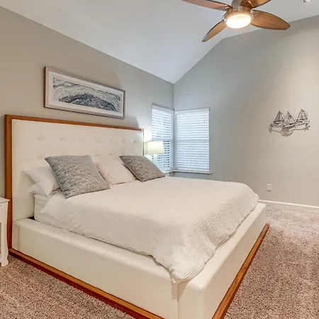 Holiday home Family W/ Deck: 12 Mi To Downtown Nashville! *