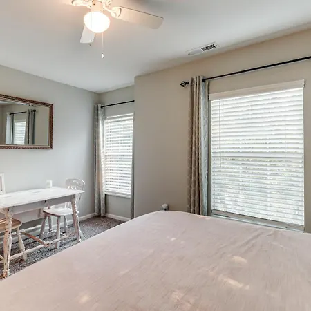 Family W/ Deck: 12 Mi To Downtown Nashville! Holiday home