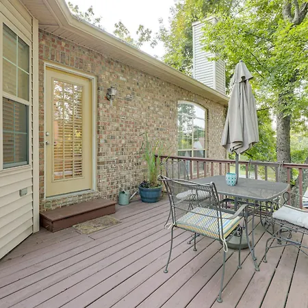 Holiday home Family W/ Deck: 12 Mi To Downtown Nashville! *
