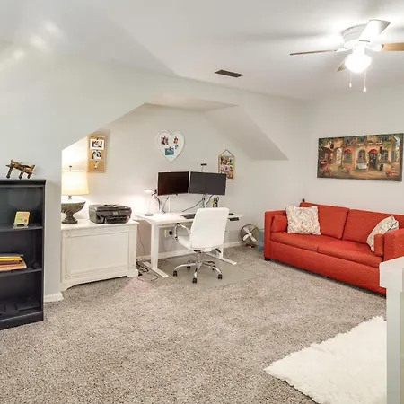 Holiday home Family W/ Deck: 12 Mi To Downtown Nashville!