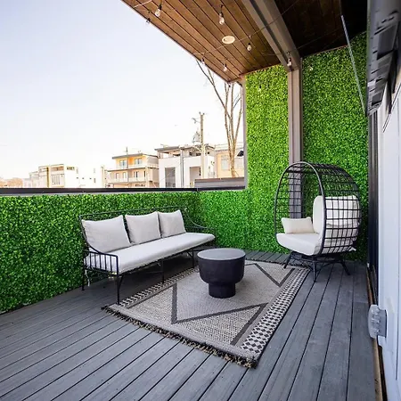 Holiday home Two Lavish Gulch Homes - Mins To Broadway *