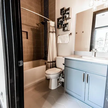 Two Lavish Gulch Homes - Mins To Broadway Holiday home