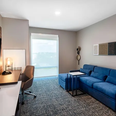 La Quinta & By Wyndham Downtown Stadium Nashville
