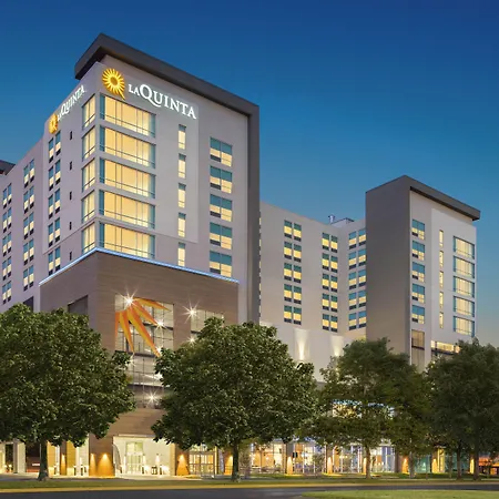 Hotel La Quinta & By Wyndham Downtown Stadium 3*