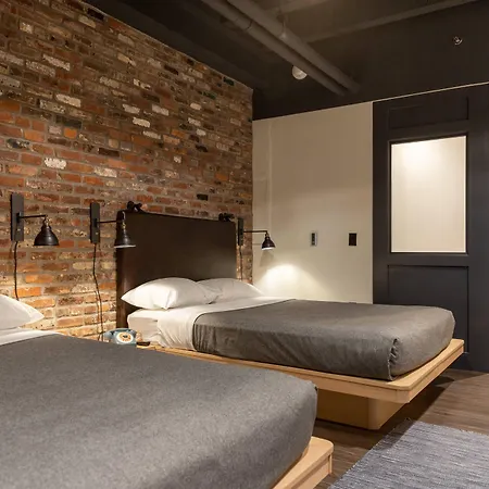 Moxy Downtown Hotel 3*