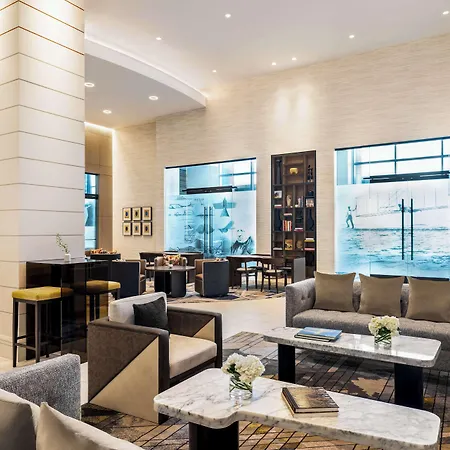 Hilton Bna Airport Terminal 4*