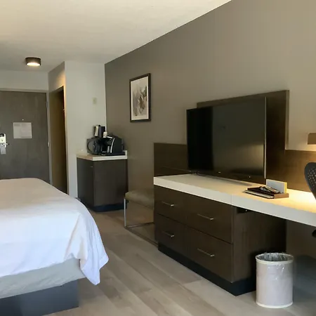 Crowne Plaza Airport By Ihg