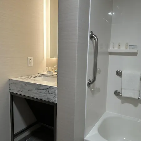 Crowne Plaza Airport By Ihg