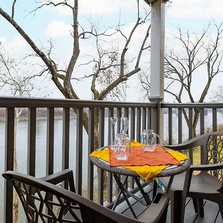 Cumberland River Views Walk To Broadway Downtown Stadium Rockin Riverfront Holiday home *