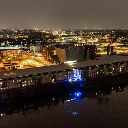 Holiday home Cumberland River Views Walk To Broadway Downtown Stadium Rockin Riverfront *