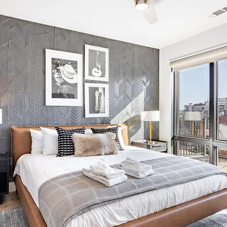 Sleeps 18 3 Modern Midtown W Gym Pool Walkable To Shops Eats Holiday home
