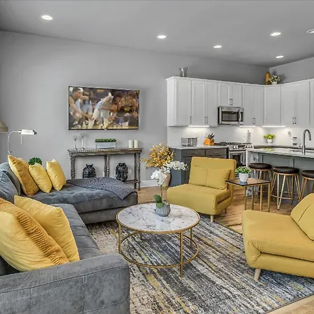 Holiday home Nest - Rooftop Patio - Mins To Broadway