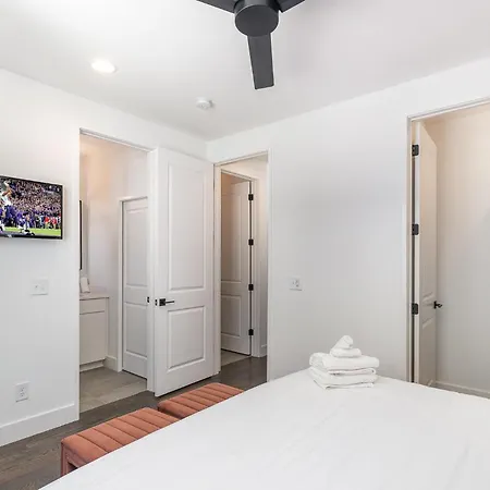 Melody Row-2 Unit Combo W/hot Tub-mins To Broadway