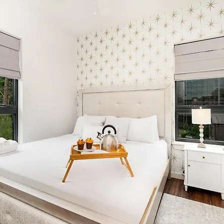 Harmony Octave-2 Units-pool/gym-4 Mins To Broadway Holiday home *