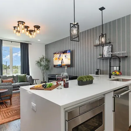 Groovy -rooftop Patio W/ Hot Tub -mins To Broadway Holiday home Nashville