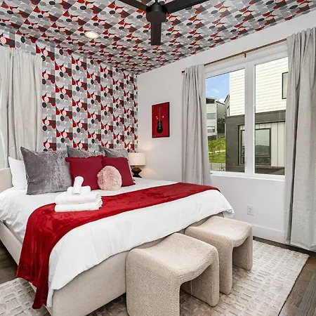 Holiday home Revival-rooftop Deck/hot Tub-mins To Broadway *