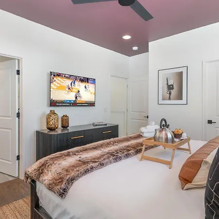 Coloratura - 2 Units W/ Hot Tubs - Near Broadway