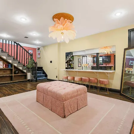 Bachelorette Retreat In Holiday home