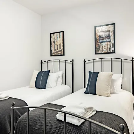 Sleeps 18 3 Modern Midtown W Gym Pool Walkable To Shops Eats
