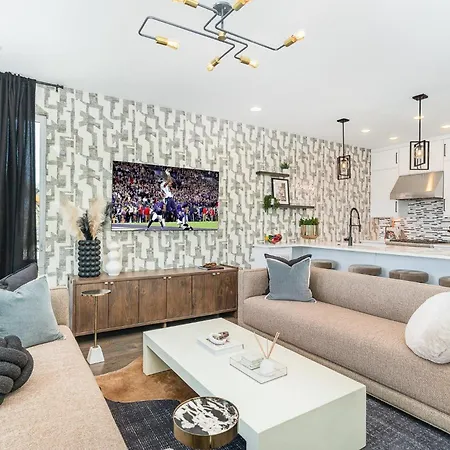 Melody Row-2 Unit Combo W/hot Tub-mins To Broadway