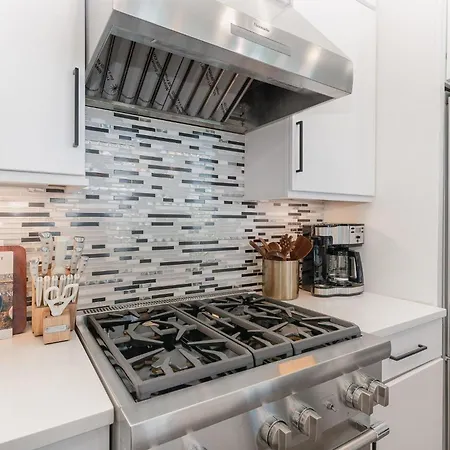 Melody Row-2 Unit Combo W/hot Tub-mins To Broadway