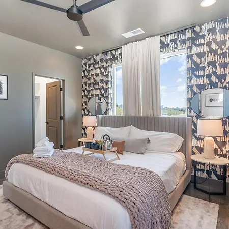 Melody Row-2 Unit Combo W/hot Tub-mins To Broadway Holiday home Nashville