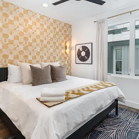 Coloratura - 2 Units W/ Hot Tubs - Near Broadway