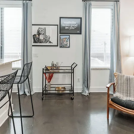 Modern Loft Near West End Holiday home