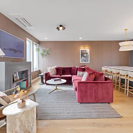 The Chestnut - Brand New Rooftop Skyline Views Holiday home